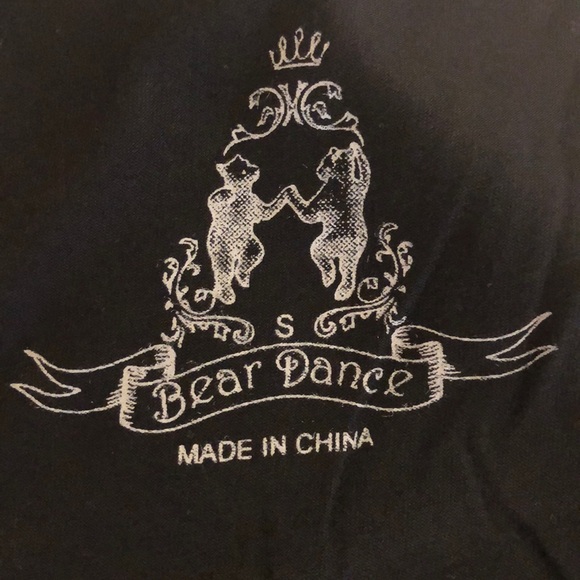*ONE Left Bear Dance | Mama Shark Graphic Tank Top - Picture 7 of 8